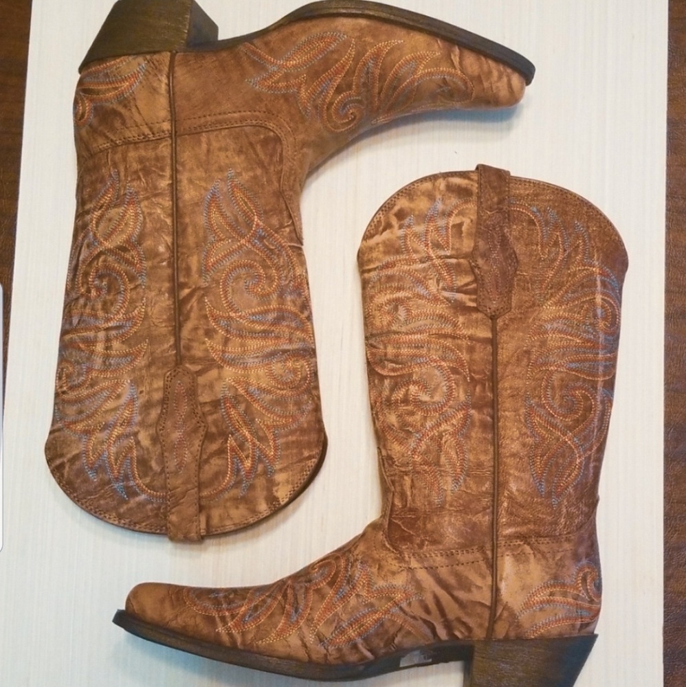 ARIAT western boots - NWOT